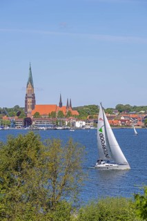 Church, St. Peter's Cathedral, sailing boat, Schleswig, Schlei, Schleswig-Holstein, Germany