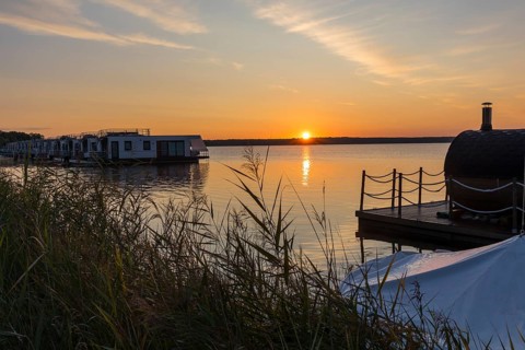 Sunrise at the floating houses on Gräbendorfer See near Laasow, Vetschau im Spreewald, Brandenburg,