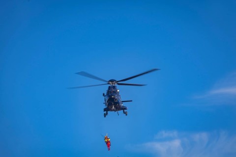 Helicopter-based water rescue by DRK Wasserwacht together with the Federal Police at the Malter dam