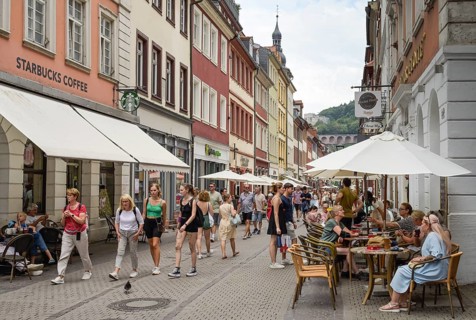 Tourists, pedestrians, pedestrian zone, shopping street, main street, Heidelberg,