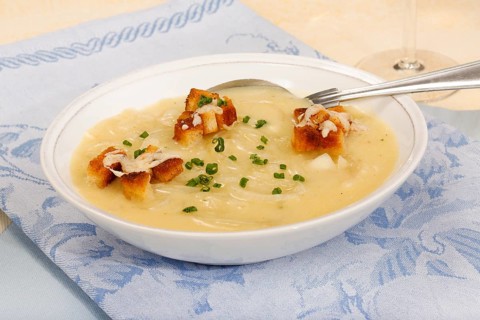 Baden cuisine, South German cuisine, Baden onion soup with crackers, croutons, pieces of bread