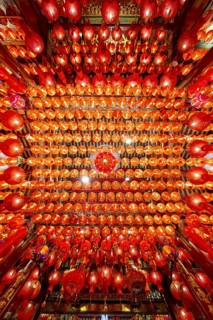 Traditional Chinese lanterns, numerous lanterns hanging from the ceiling, Wat Mangkon Kamalawat,