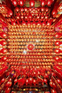 Traditional Chinese lanterns, numerous lanterns hanging from the ceiling, Wat Mangkon Kamalawat,