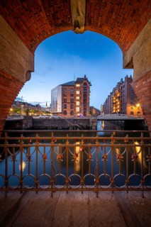 Törchen in the Speicherstadt at the Blue Hour at the Kannengießerortbrücke with Kleines Fleet,