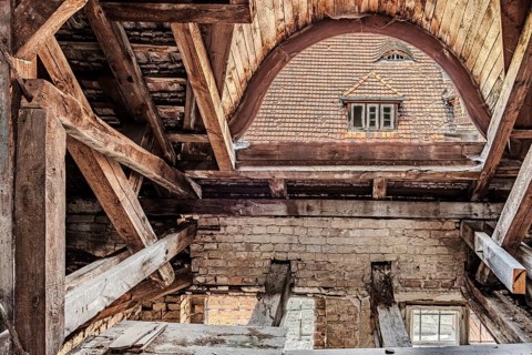 Morbid roof truss and dormer in the former lung hospital and lost place Heilstätte Grabowsee