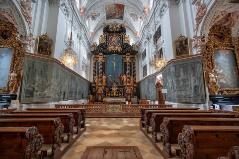 Altar room with fasting cloth from 1697 by Carl Reslfeld, at the high altar, parish church of the