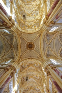 Crossing of the vaulted ceiling with decorations, ornaments and keystone, handicrafts, looking up,