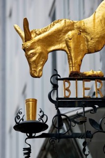 Goldener Bieresel, nose sign for the Traditons Gasthaus Bier-Esel in the Altstadt-Nord district of