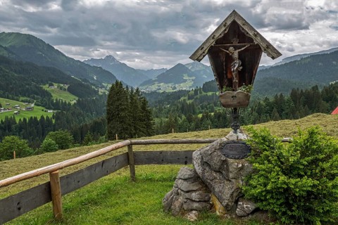 Crossroads near Alpe Hinterenge, behind Kleinwalsertal, near Oberstdorf, Oberallgäu, Allgäu,