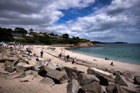People, tourists, sunbathing at Swanpool Beach, beach, sandy beach, Falmouth, Falmouth Bay,