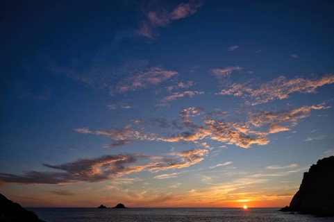 Sunset, sunset at sea, dramatic clouds, in the background rock formation The Brisons, Cot Valley