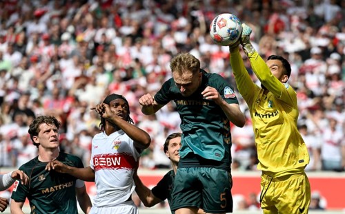 Penalty area scene, Goal area scene Goalkeeper Mio Backhaus SV Werder Bremen SVW (30) Fist defence