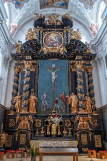 Altar room with fasting cloth from 1697 by Carl Reslfeld, at the high altar, parish church of the