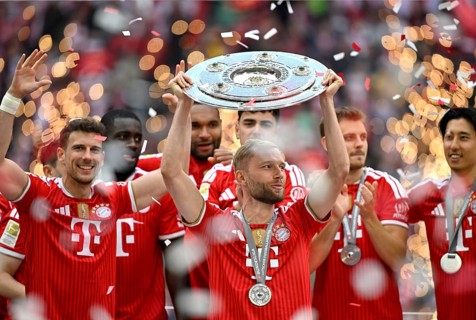 Konrad Laimer FC Bayern Munich FCB (27) Leon Goretzka FC Bayern Munich FCB (08) Josip Stanisic FC