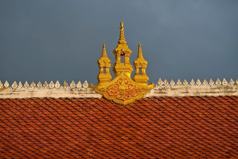 Ornate Laotian roof, Buddhist temple, monastery, Wat May Souvannapoumaram, Luang Prabang, Laos,