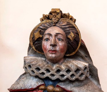 Detail of wooden carved effigy of Queen Elizabeth 1 c 1570, St Mary Redcliffe Church, Bristol,