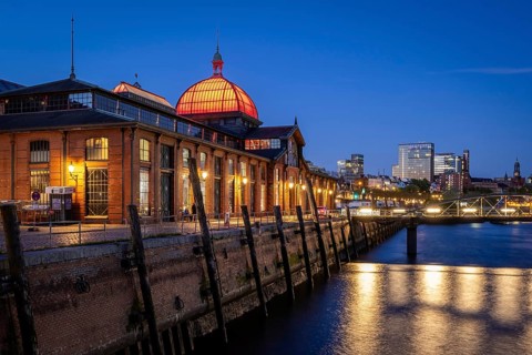 Altona Fish Auction Hall (fish market) at the Blue Hour on the Elbe, Altona St. Pauli, Hamburg,