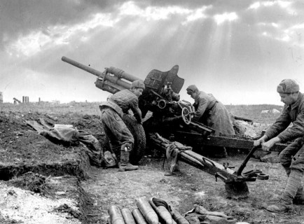 Gun with soldiers in combat, Soviet artillery Sevastopol, April 1944 Second World War. In October