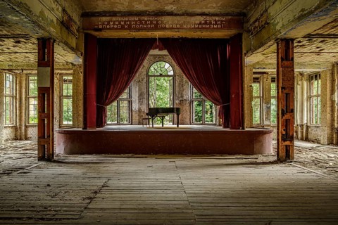 Morbid charm in the so-called piano hall, former lung sanatorium and lost place Heilstätte