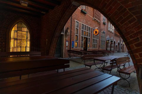 View through the arch of the houses from St. Peter, Böttcherstraße 3-5, cultural monument, historic