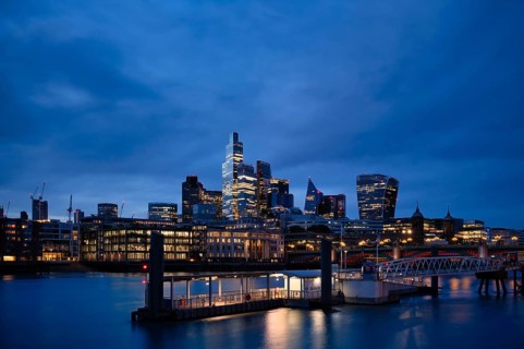 Night view, river themes, skyline behind, financial district, business district, financial