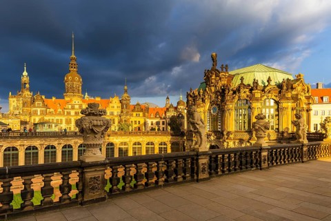Glockenspiel pavilion of the Zwinger and Residenzschloss in the evening light in front of a dark