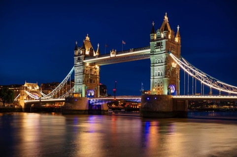 Night view, Thames, Tower Bridge, illuminated, behind Canary Wharf, London, England, Great Britain