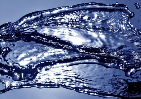 Water frozen by short exposure moving in backlight in front of the sun, duplex toning in blue