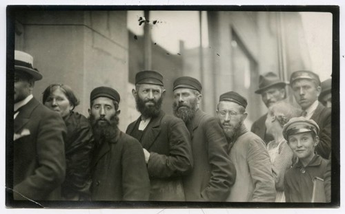Jews, men, Warsaw, Poland, US consulate, standing in line for passports and visas, groups of men