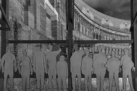 Figures as visitors in the courtyard of the Congress Hall, unfinished National Socialist monumental