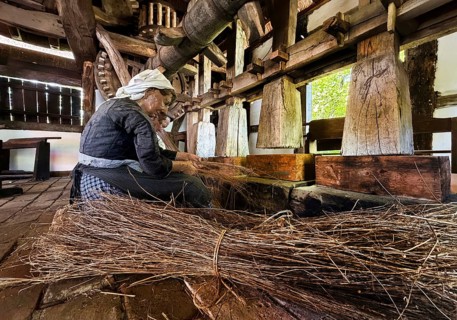 Bokemühle, flax was soft-headed under the mill's hammers to produce linen, Bauernhausmüsum