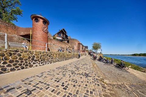 Rhine river, Rees Rhine level, level tower, water meter, ferry dock, general architecture, houses,