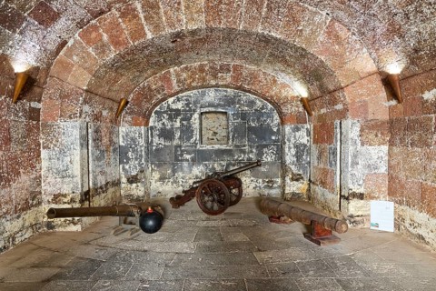 Museo militar, military museum, historic stone vaulted room decorated with cannon and sphere,