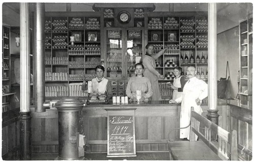 Colonial goods, retail, shop counter, shop, profession, twenties, saleswoman, names of employees, a