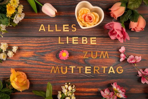 Letters on wood 'Happy Mother's Day', flower frame