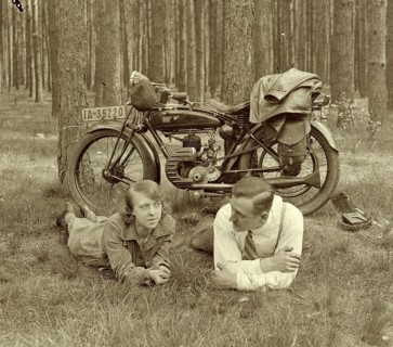 Picnic, forest, Berlin, woman, man, weekend, affection, love, A couple lying relaxed next to a
