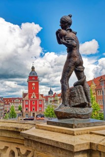Bronze sculptures Virtues of the City by artist Bern Göbel, Gothaer Altes Rathaus, historic,