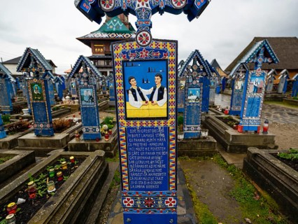 Colourfully painted wooden cross in the cheerful Cimitirul Vesel cemetery, Sapân?a, Maramure?,