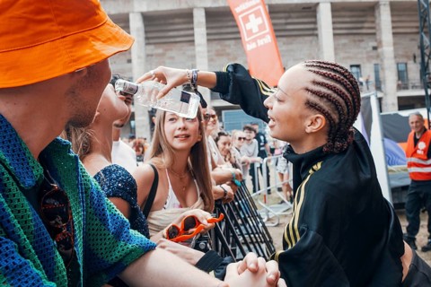 Lovefoxy gives drinks to front-row fans at the Lollapalooza Festival on the Olympic Site, Berlin,