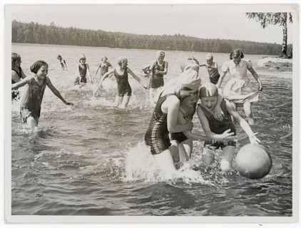 Wannsee, Berlin, bathing, swimwear, woman, men, children, leisure, fun, summer, children playing