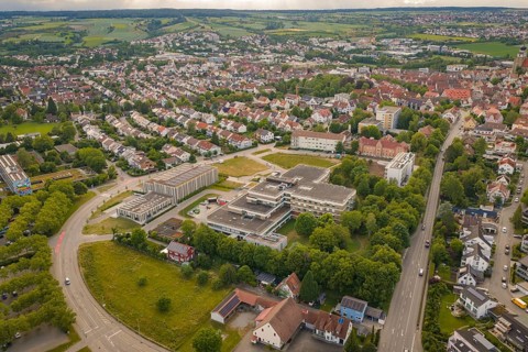 Aerial view of an urban environment with residential buildings and a central building, new IGZ, The