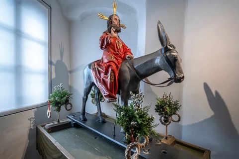 Palmesel from 1500, church museum of the parish church of St. Dreifaltigkeit, Kösslarn, Marktplatz