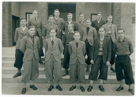 Berlin, Neukölln, boys, Kaiser-Wilhelm Realgymnasium, fashion, elegance, shoes, group of young men