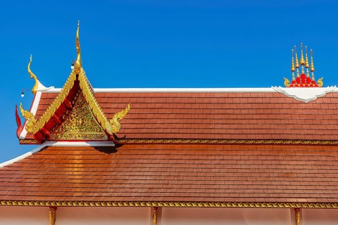 Artfully decorated gable roof with gilded ornaments, Buddhist temple complex Wat Phra That Si Chom