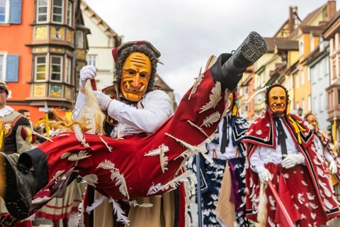 The highlight of the Swabian-Alemannic carnival is the fool's jump in Rottweil. Around 4000 fools