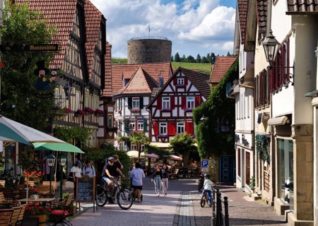 People, restaurant, Deer inn, former Wengerterhaus, Kirchgasse, pedestrian zone, half-timbered