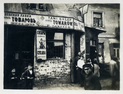 Riga, Latvia, shop, Jewish quarter, restaurant, Towarow, German occupation, World War I, busy