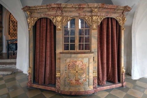 Baroque confessional in the parish church of the Most Holy Trinity, Kösslarn, Marktplatz 35, Lower
