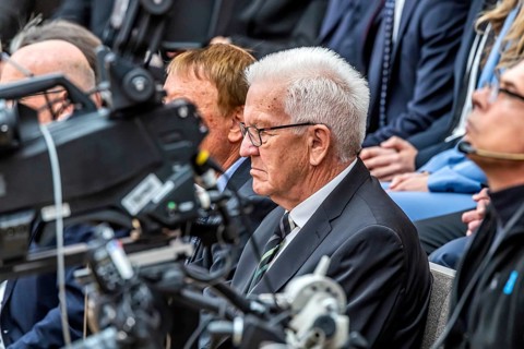 Winfried Kretschmann, outgoing Minister President, in the gallery at the inauguration of his
