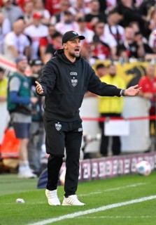 Coach coach Sebastian Hoeness VfB Stuttgart on the sidelines gesture gesture soccer Bundesliga,